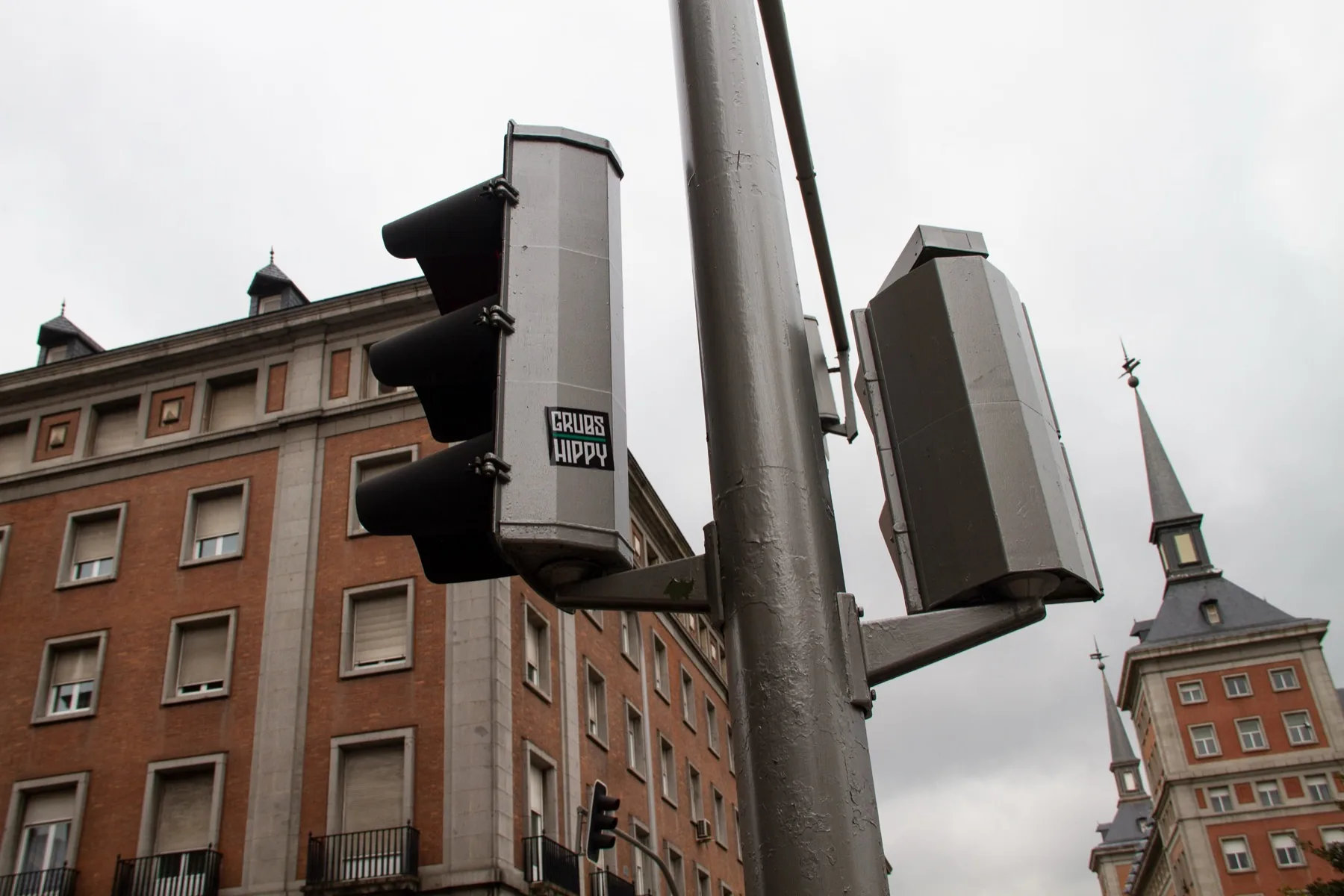 H420 sticker art — arte urbano